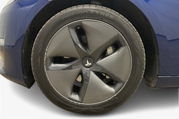 sininen Tesla Model 3 2020 kuva 11.