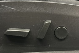 sininen Tesla Model 3 2020 kuva 17.
