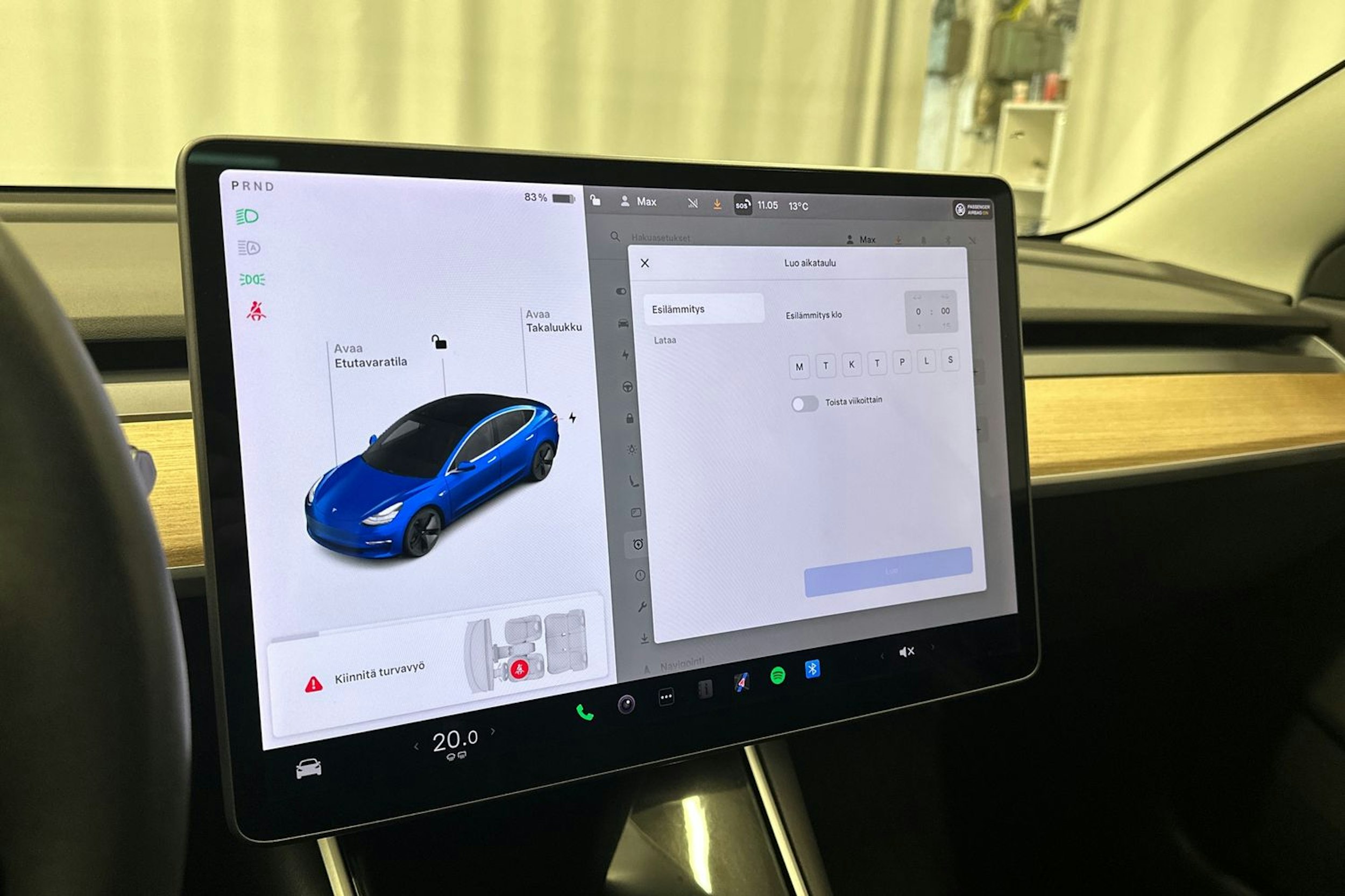 sininen Tesla Model 3 2020 kuva 20.