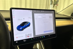 sininen Tesla Model 3 2020 kuva 20.