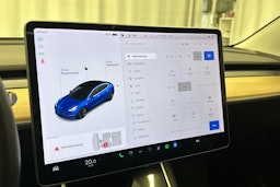 sininen Tesla Model 3 2020 kuva 23.