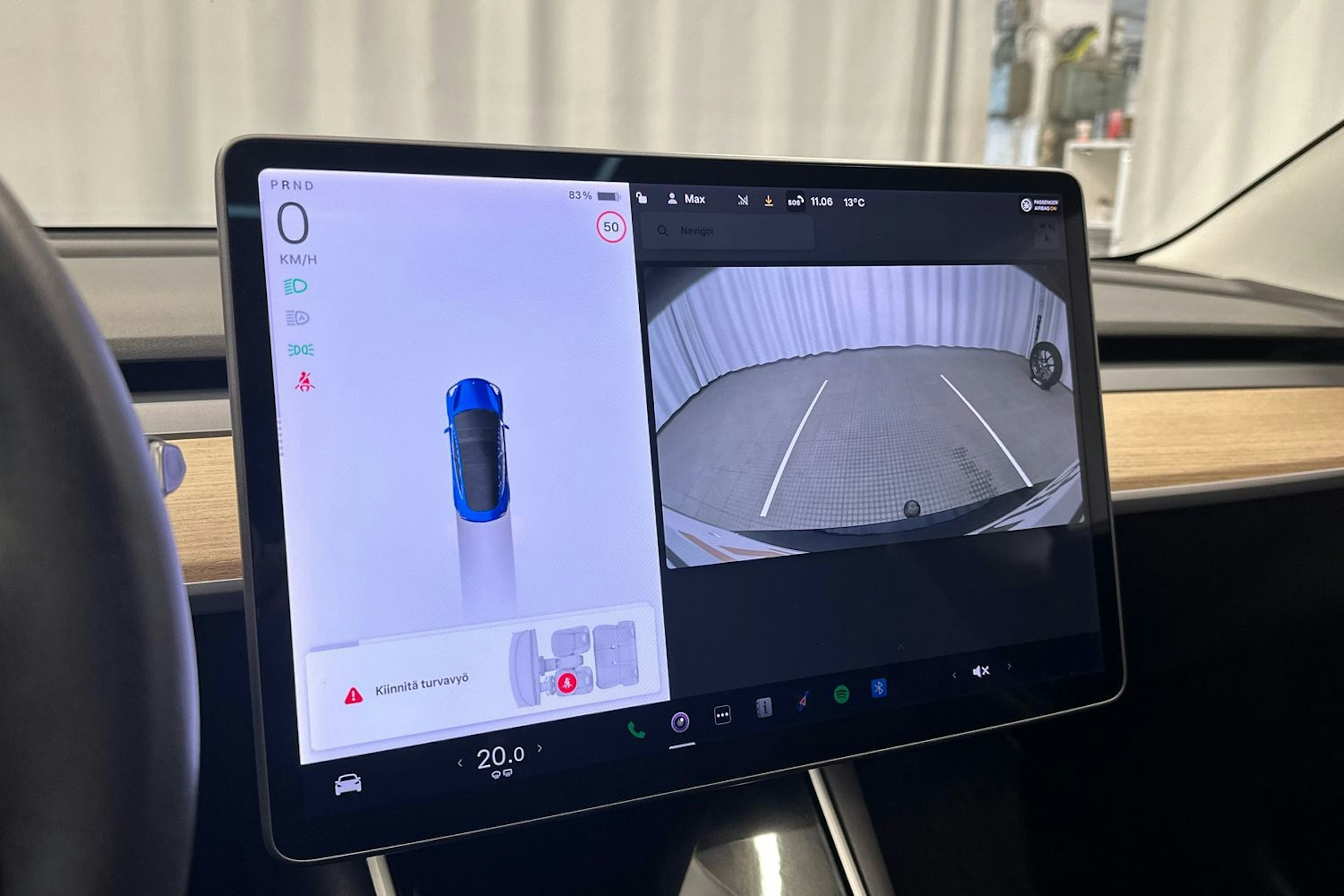 sininen Tesla Model 3 2020 kuva 24.