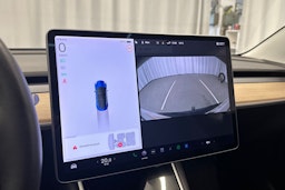 sininen Tesla Model 3 2020 kuva 24.