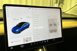 sininen Tesla Model 3 2020 kuva 26.