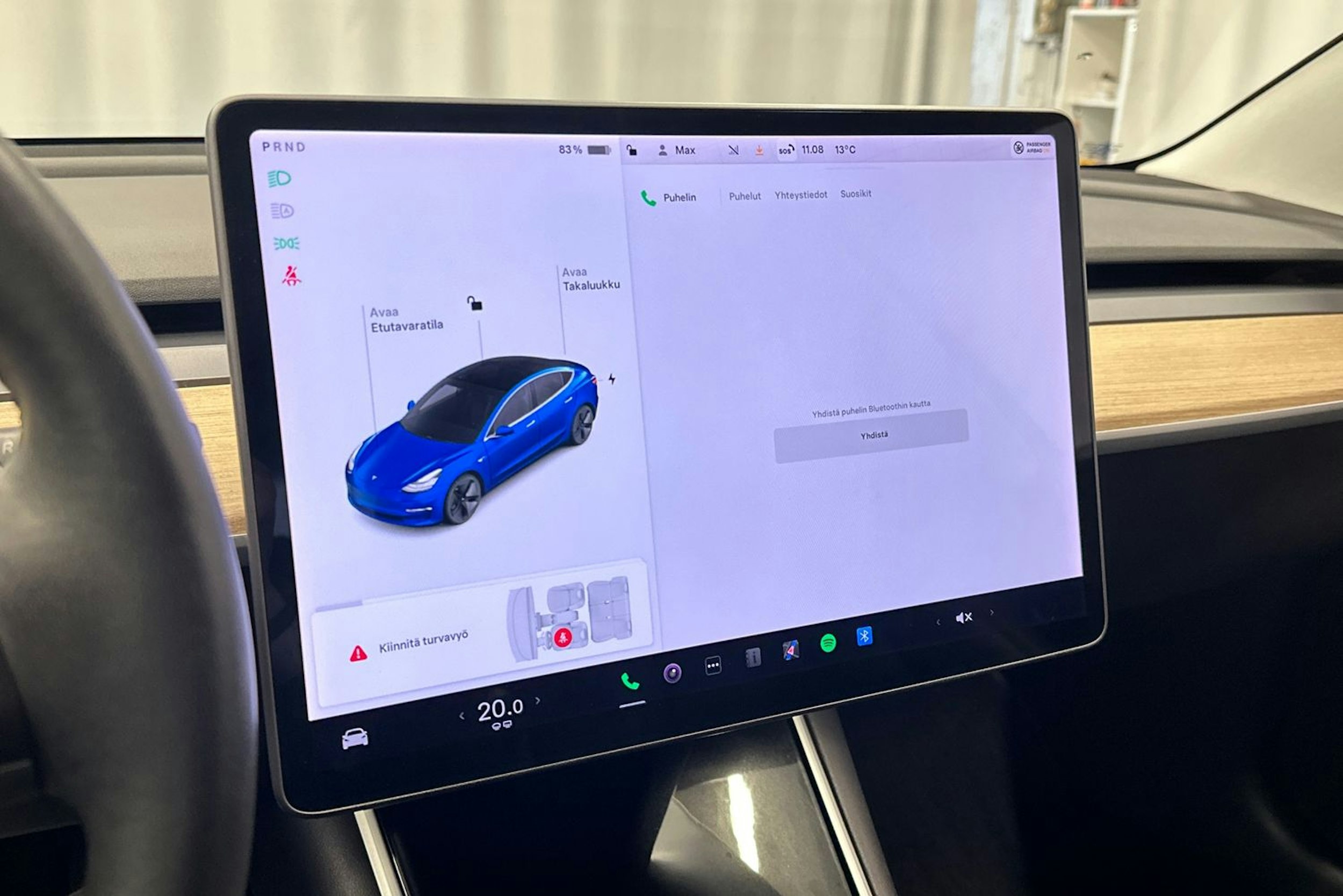 sininen Tesla Model 3 2020 kuva 27.