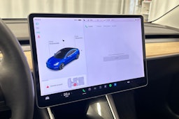 sininen Tesla Model 3 2020 kuva 27.