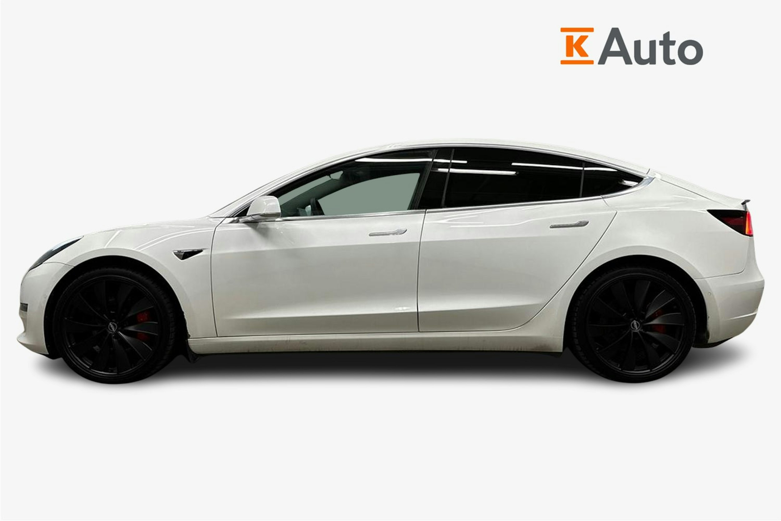 valkoinen Tesla Model 3 2020 kuva 6.