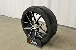 valkoinen Tesla Model 3 2020 kuva 13.