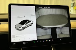 valkoinen Tesla Model 3 2020 kuva 26.