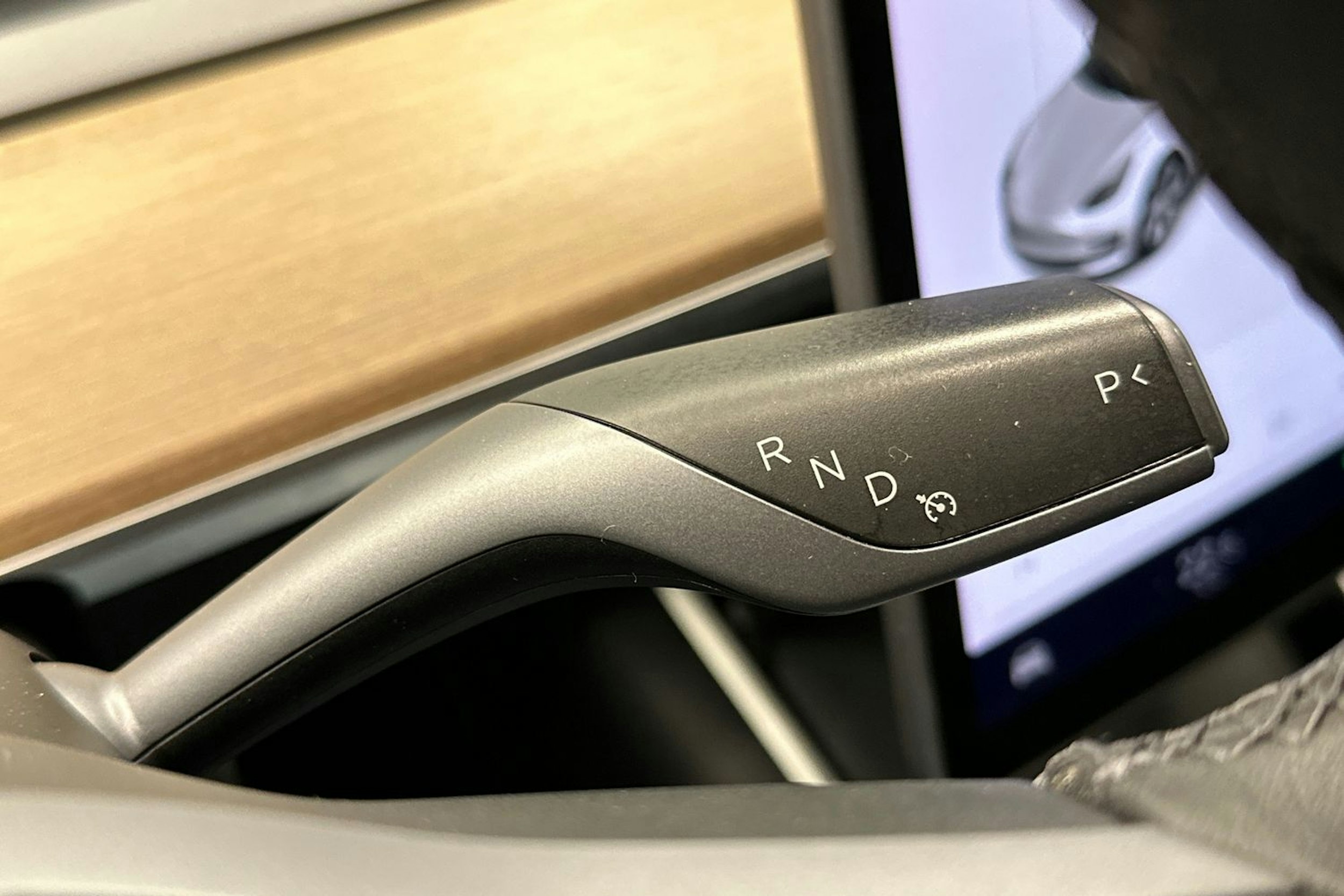 valkoinen Tesla Model 3 2020 kuva 27.