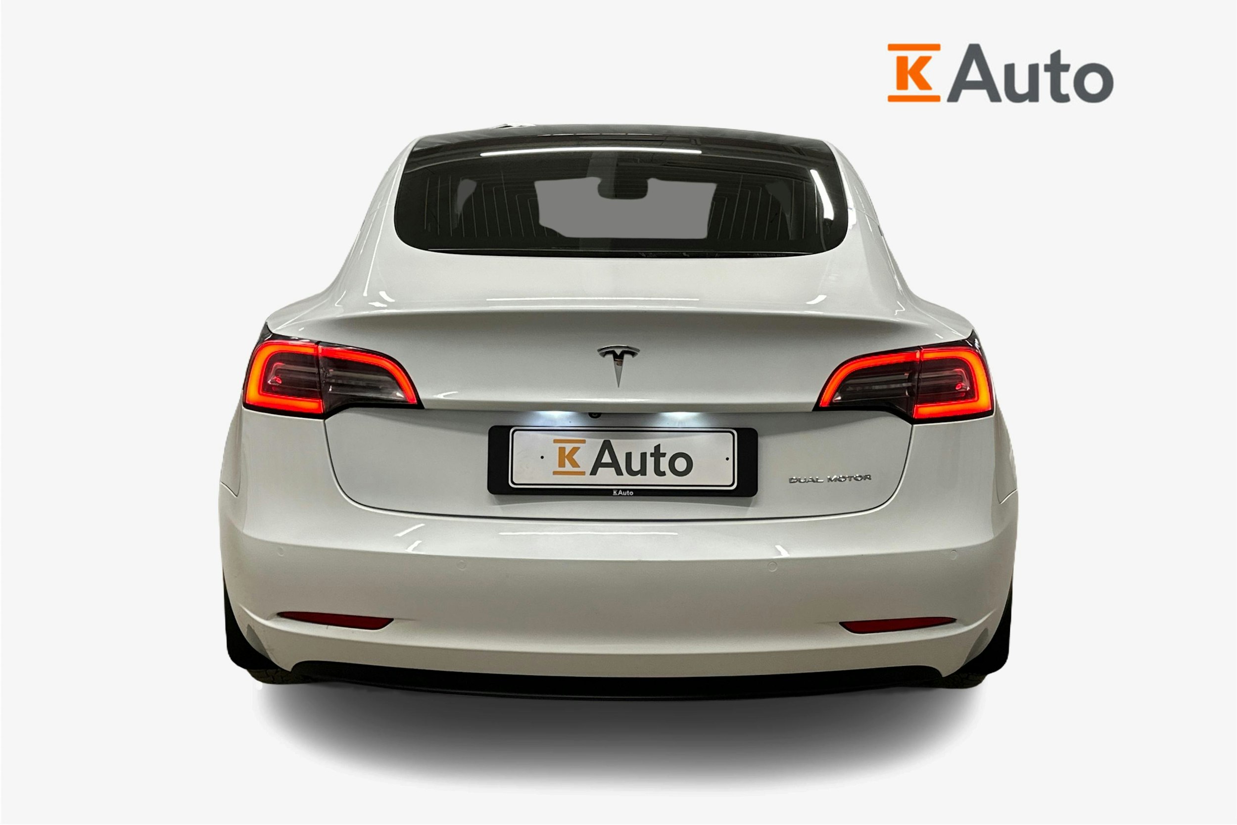 valkoinen Tesla Model 3 2020 kuva 3.