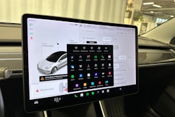 valkoinen Tesla Model 3 2020 kuva 20.