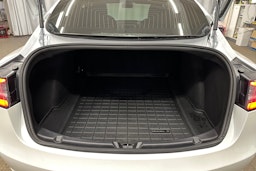 valkoinen Tesla Model 3 2020 kuva 25.