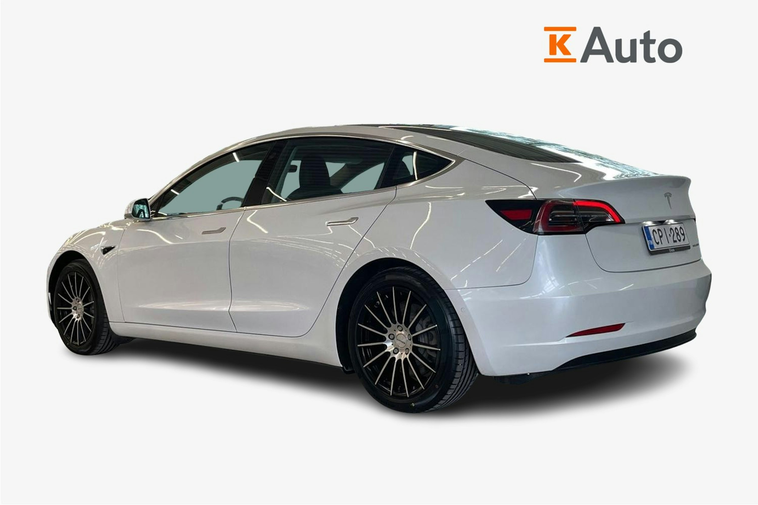 Valkoinen Tesla Model 3 2020 kuva 2.