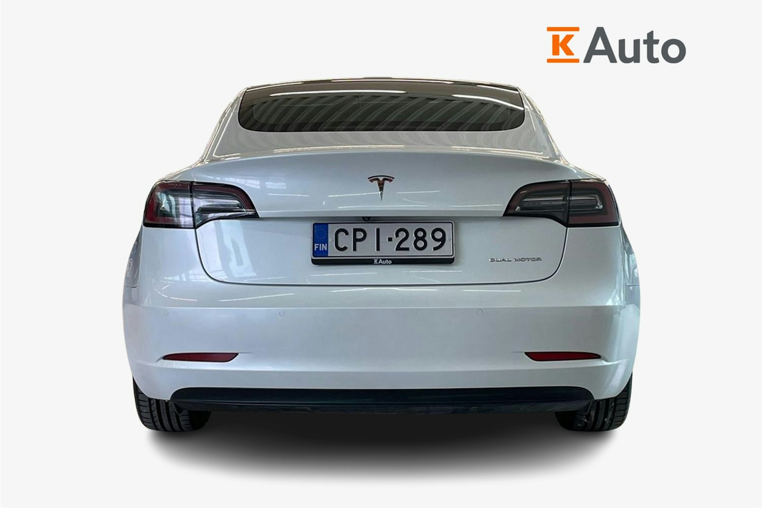Valkoinen Tesla Model 3 2020 kuva 3.
