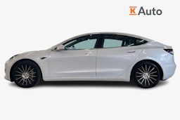 Valkoinen Tesla Model 3 2020 kuva 6.