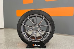 Valkoinen Tesla Model 3 2020 kuva 13.