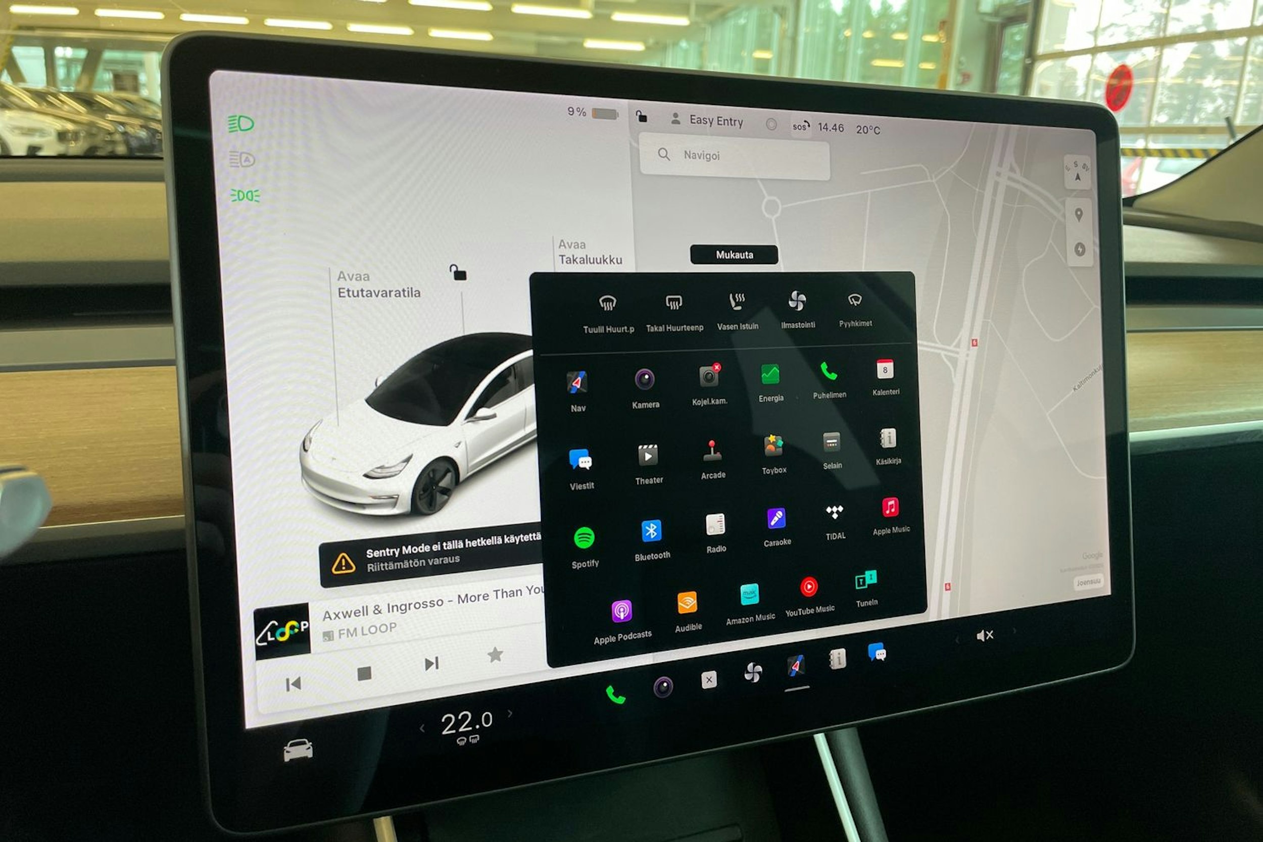 Valkoinen Tesla Model 3 2020 kuva 17.