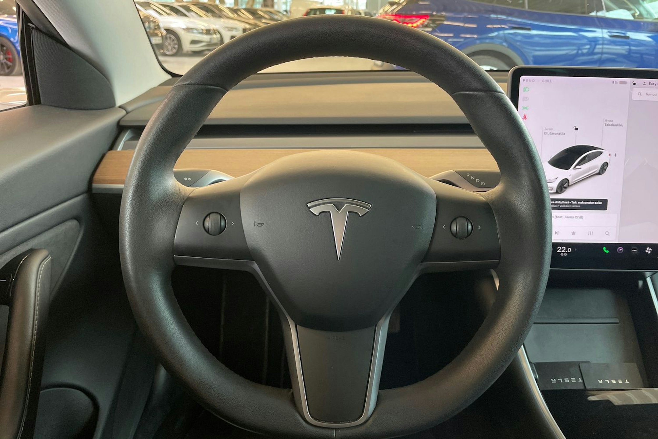 Valkoinen Tesla Model 3 2020 kuva 21.