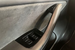 Valkoinen Tesla Model 3 2020 kuva 22.