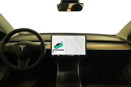 valkoinen Tesla Model 3 2020 kuva 9.