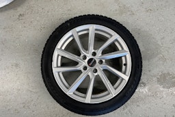 valkoinen Tesla Model 3 2020 kuva 13.