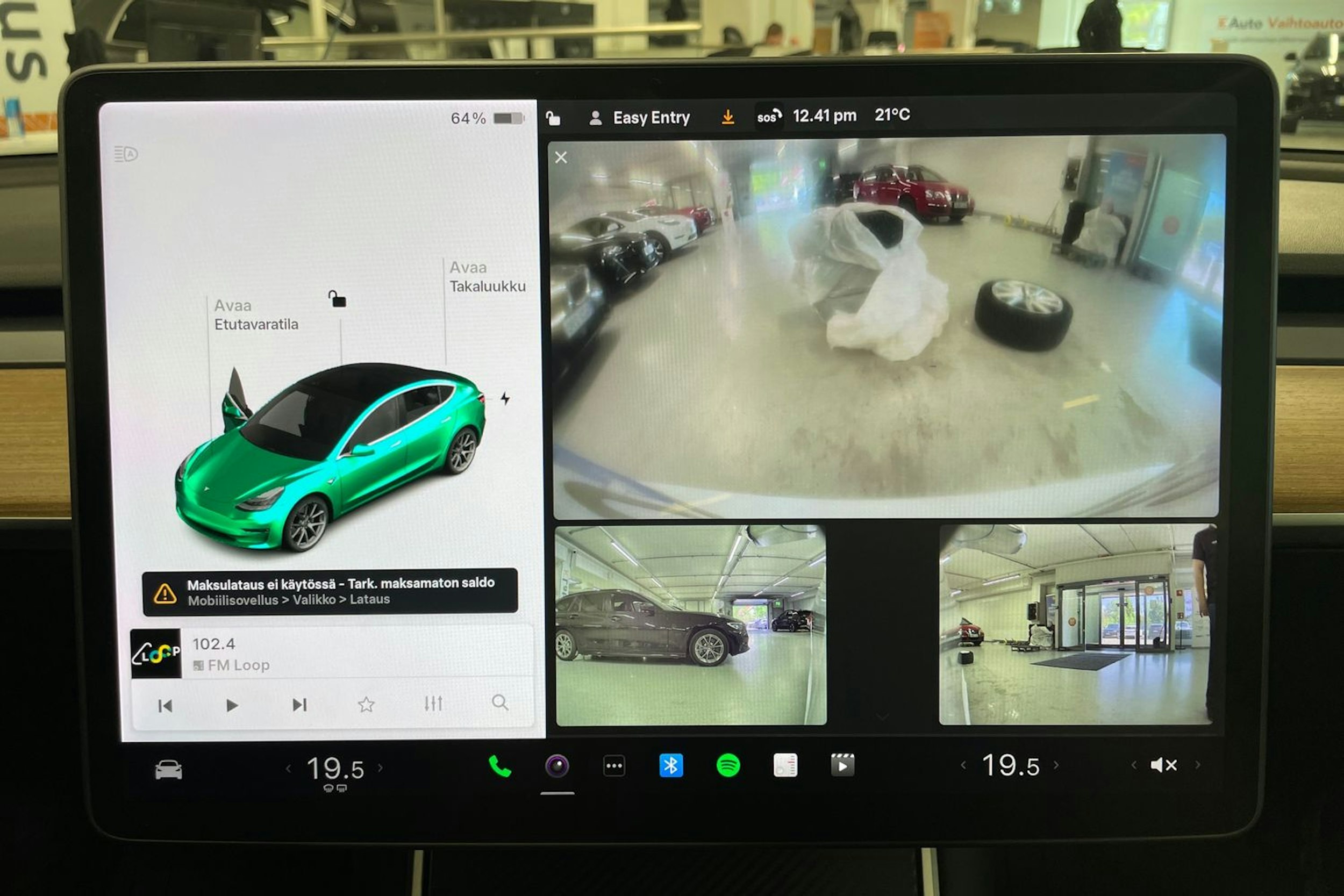 valkoinen Tesla Model 3 2020 kuva 17.