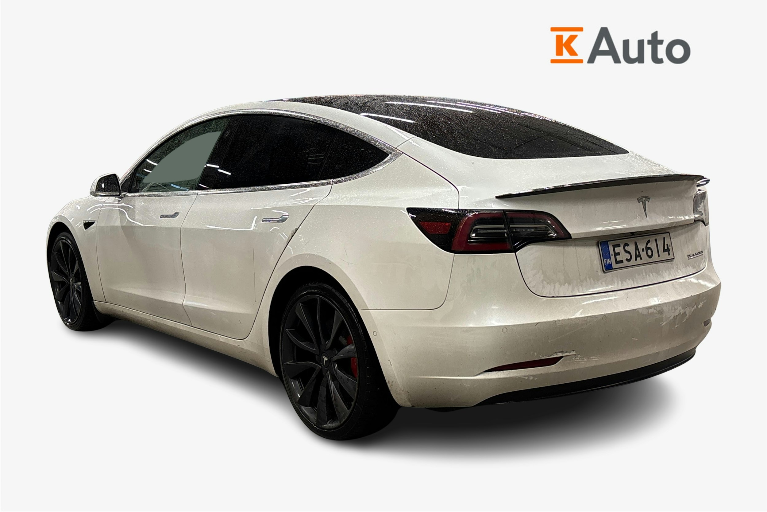 valkoinen Tesla Model 3 2020 kuva 2.