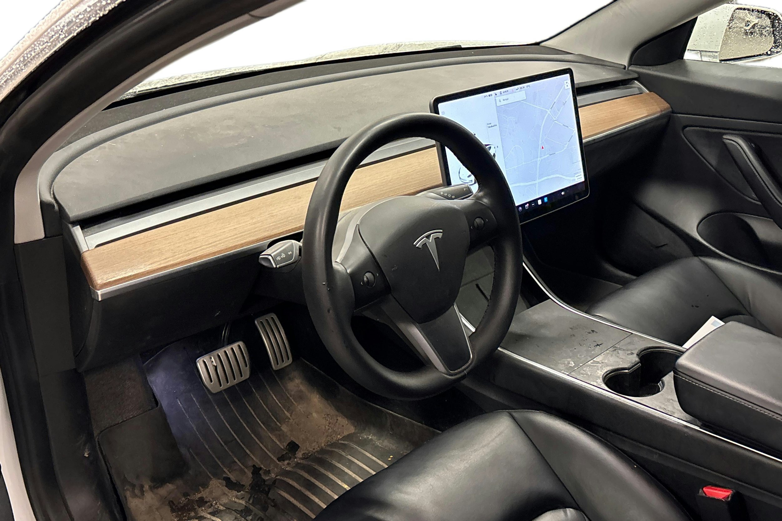 valkoinen Tesla Model 3 2020 kuva 3.