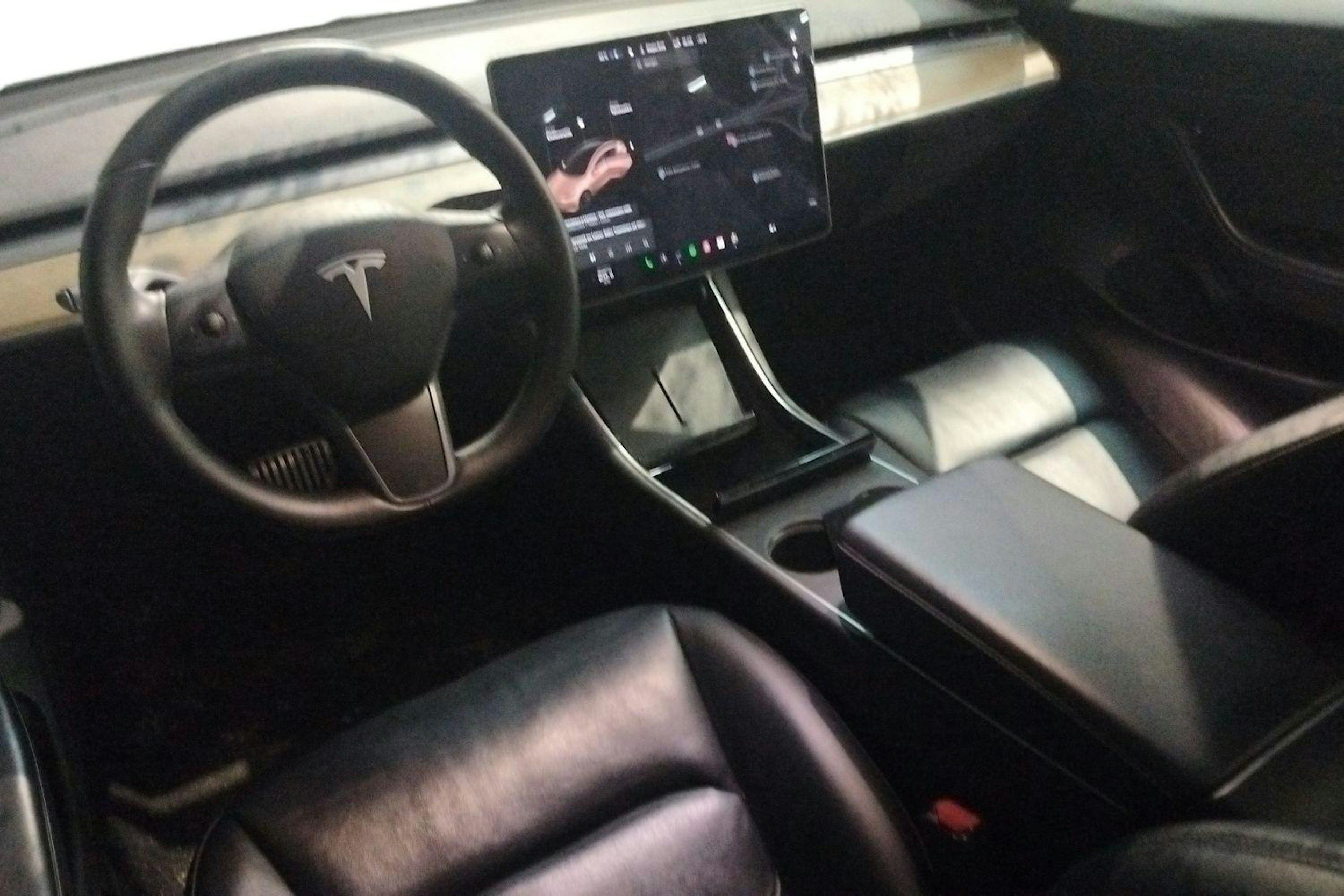 valkoinen Tesla Model 3 2020 kuva 3.
