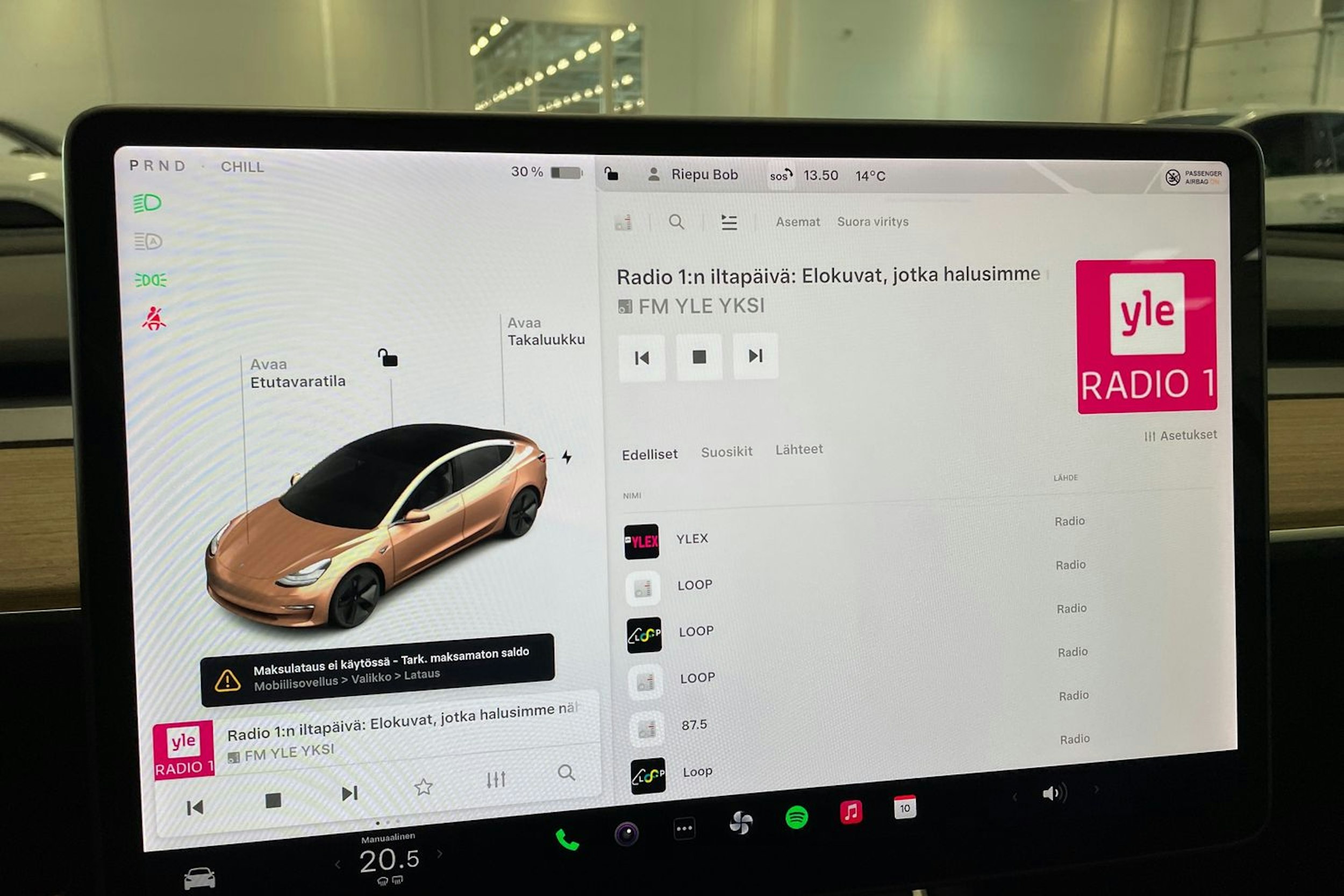 valkoinen Tesla Model 3 2020 kuva 25.