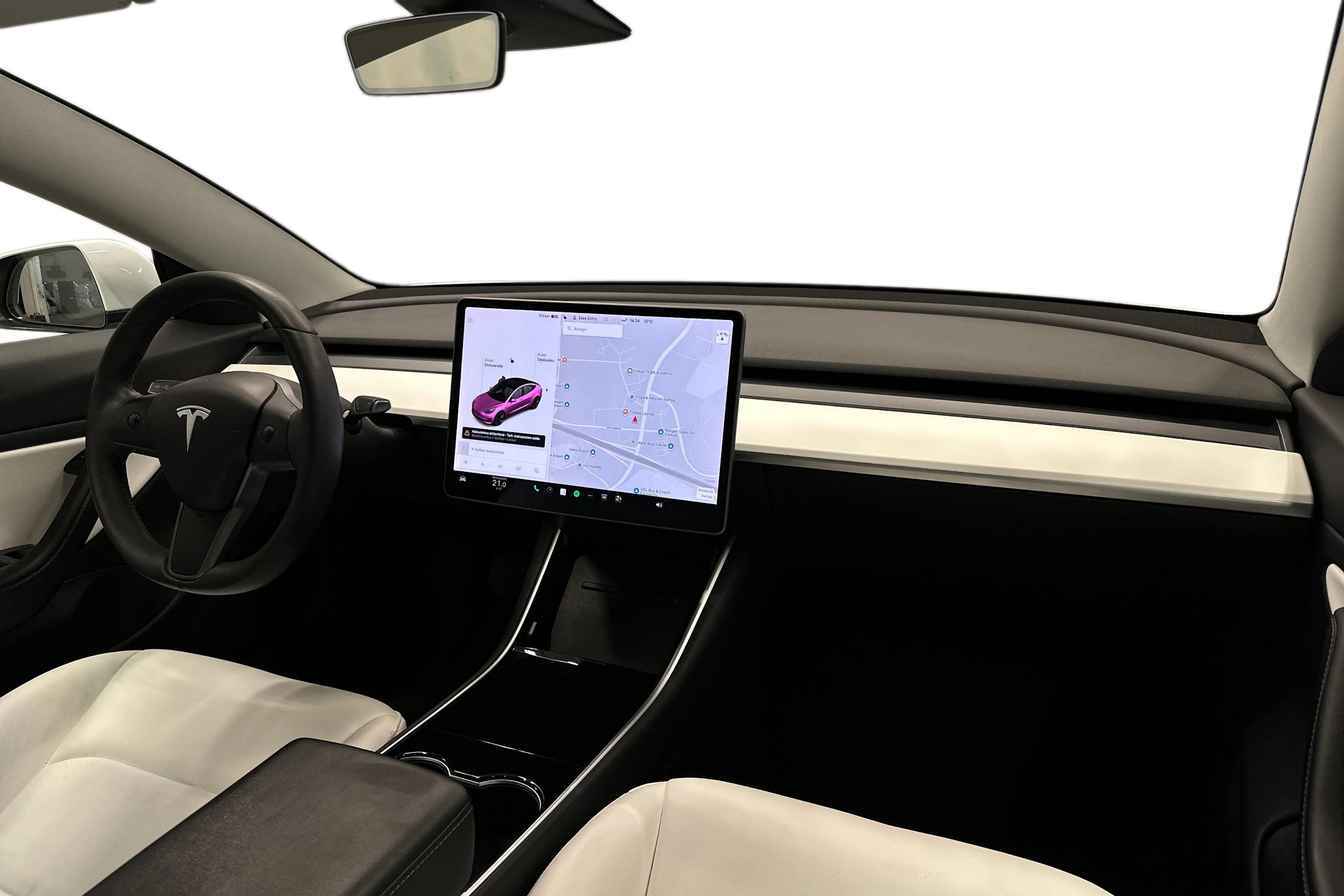 valkoinen Tesla Model 3 2020 kuva 7.