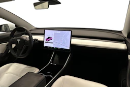 valkoinen Tesla Model 3 2020 kuva 7.