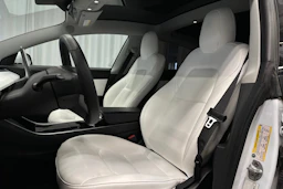 valkoinen Tesla Model 3 2020 kuva 13.