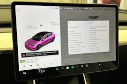 valkoinen Tesla Model 3 2020 kuva 20.