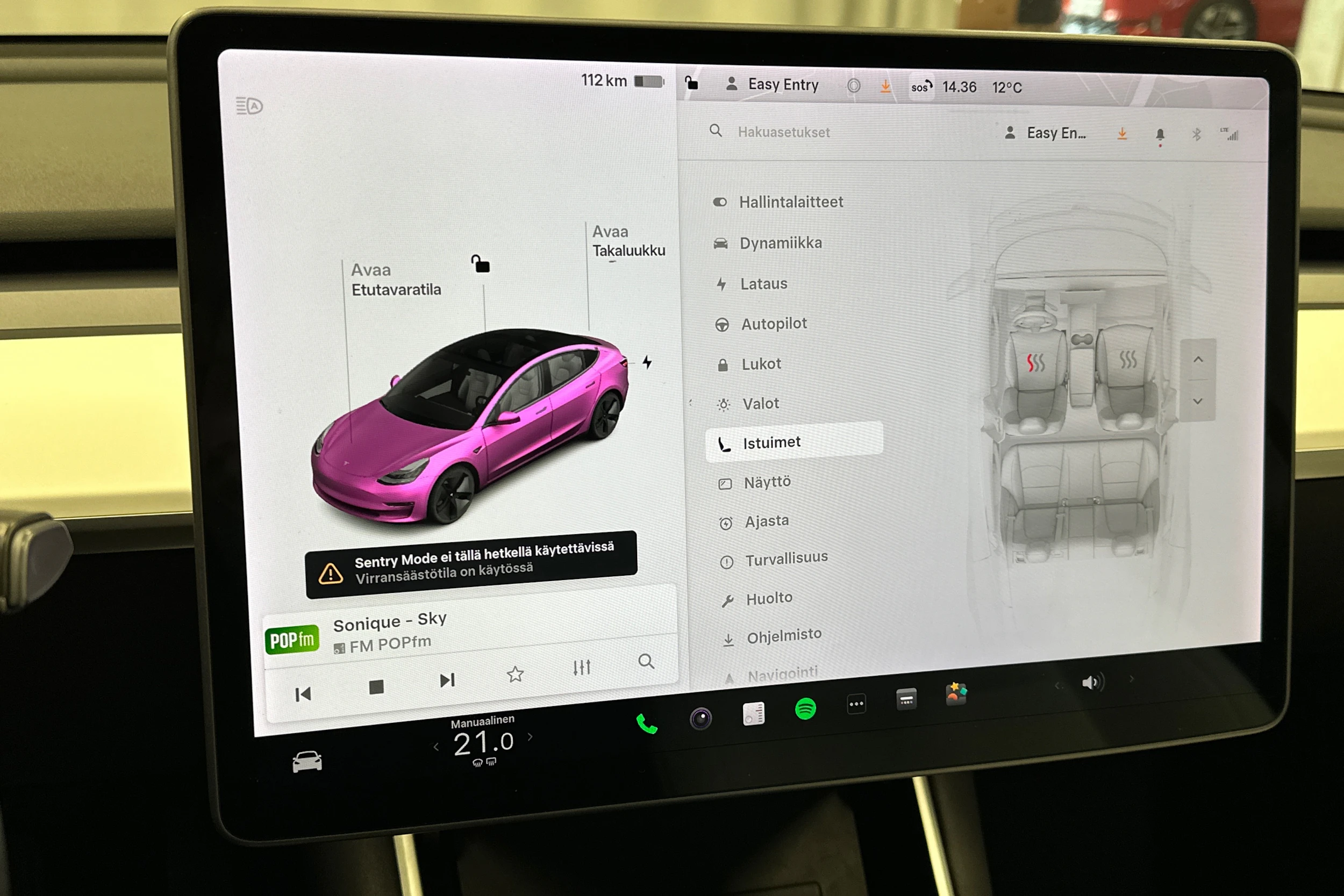 valkoinen Tesla Model 3 2020 kuva 22.