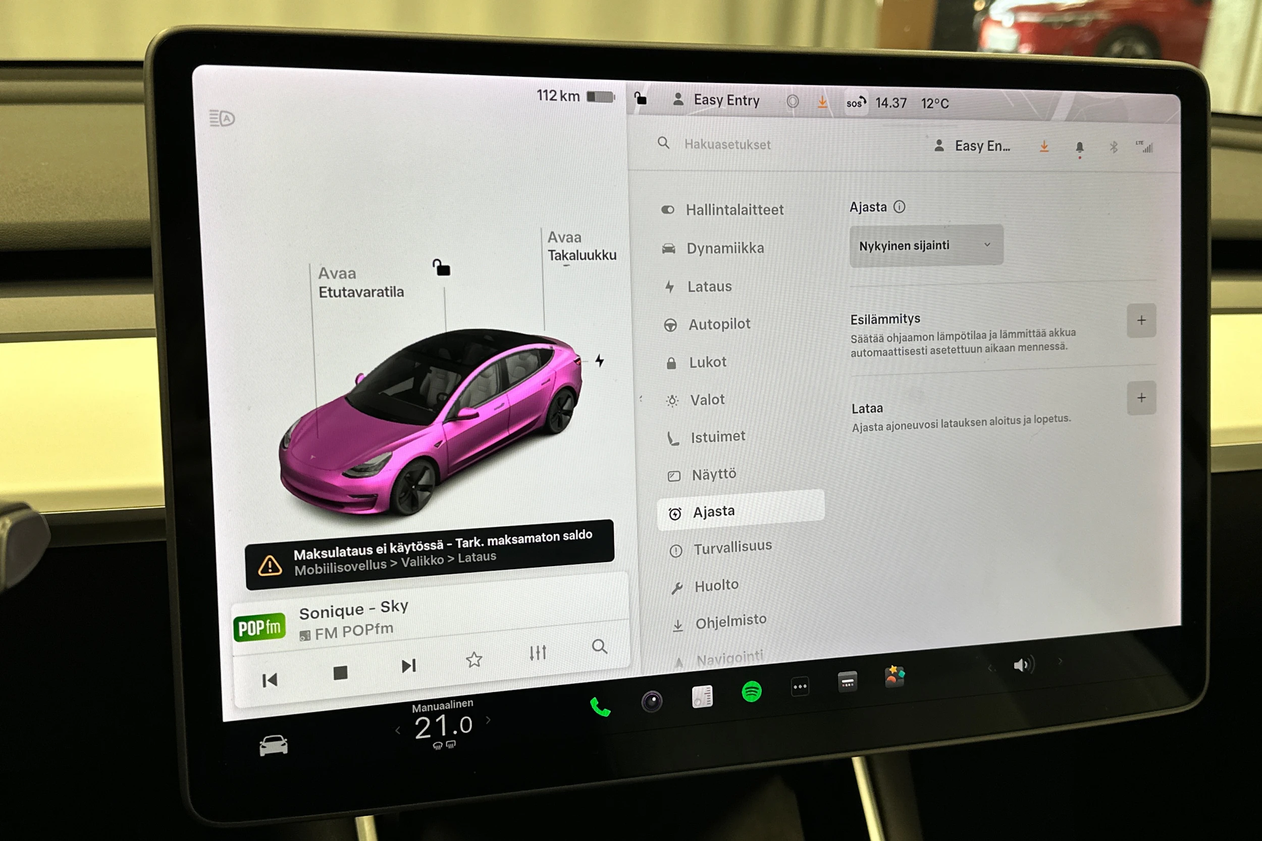 valkoinen Tesla Model 3 2020 kuva 23.