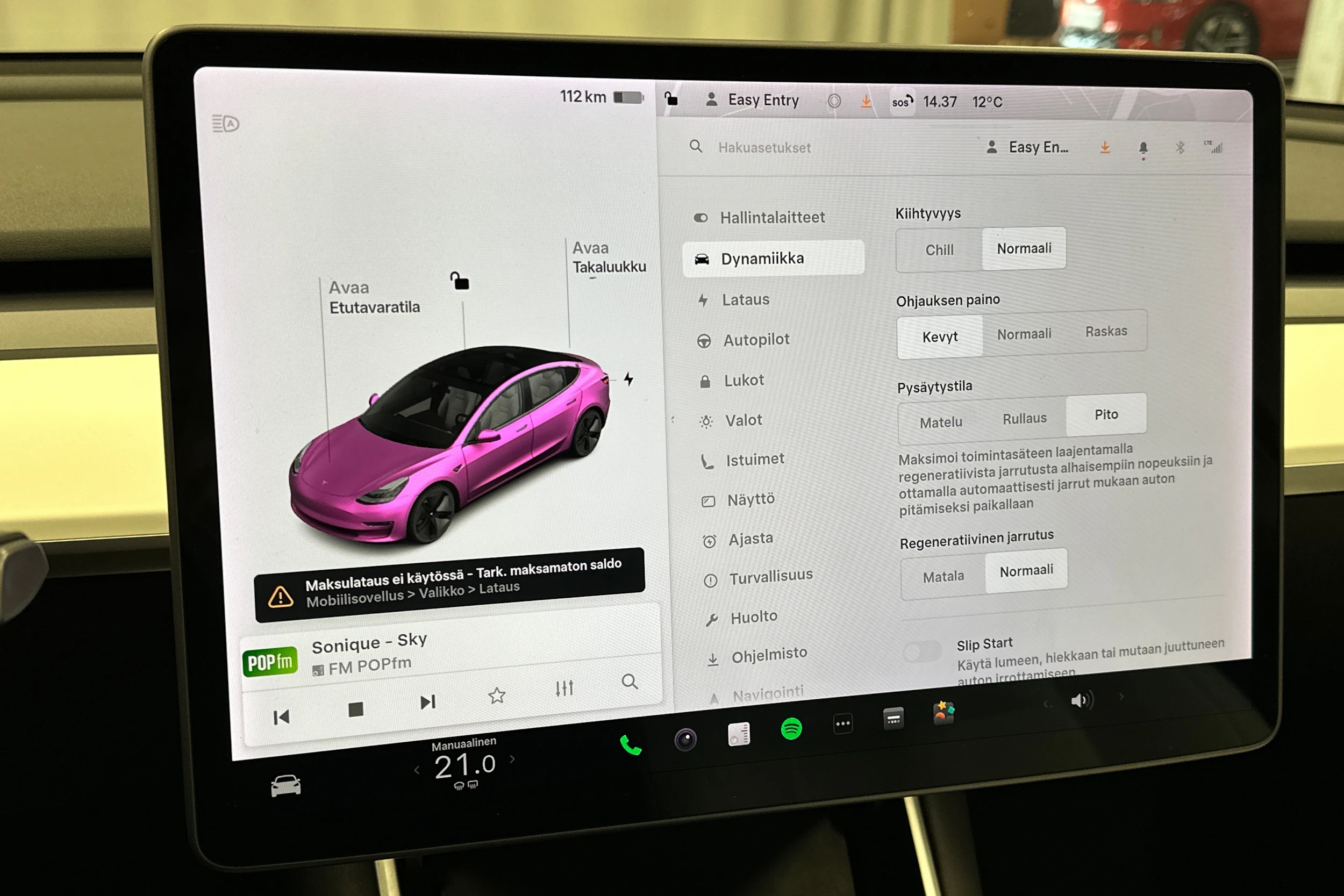 valkoinen Tesla Model 3 2020 kuva 24.