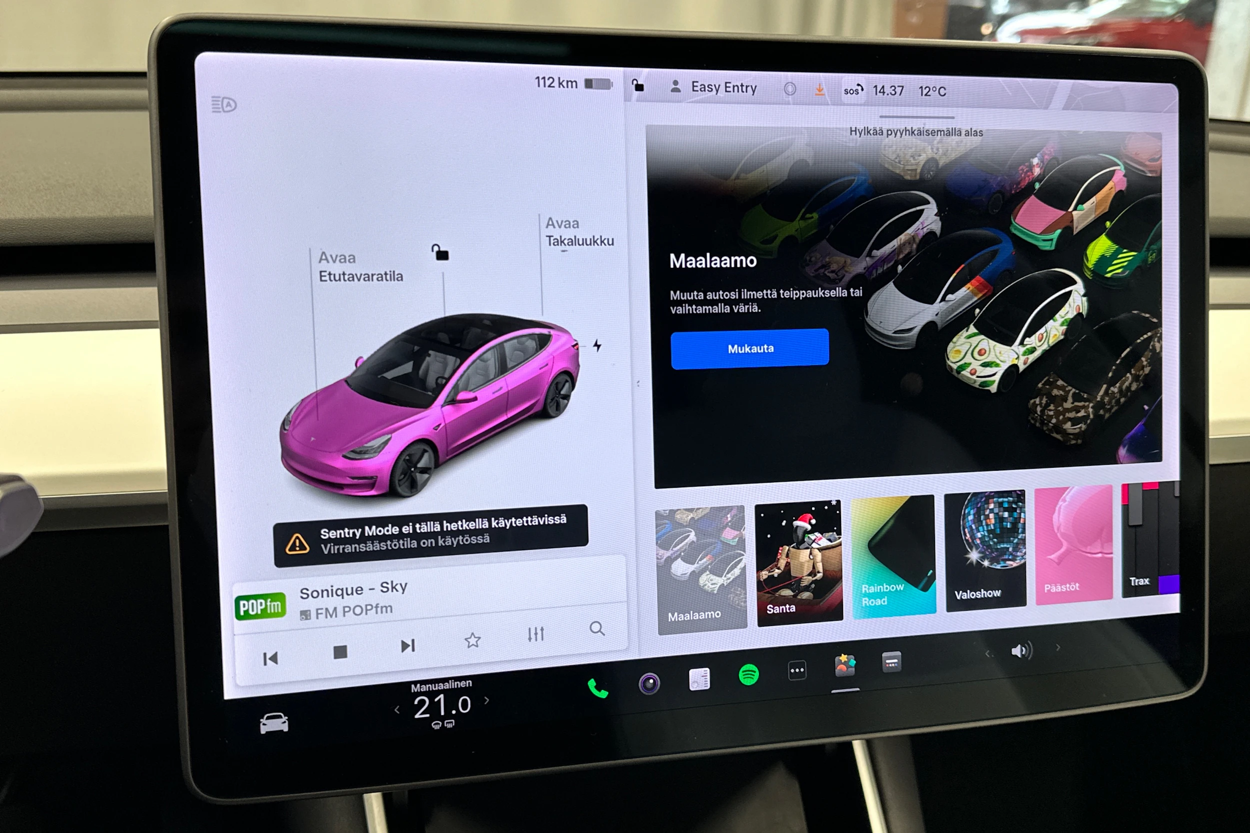 valkoinen Tesla Model 3 2020 kuva 27.