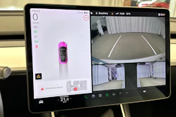 valkoinen Tesla Model 3 2020 kuva 28.