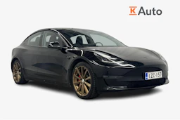 Musta Tesla Model 3 2020 kuva 1.