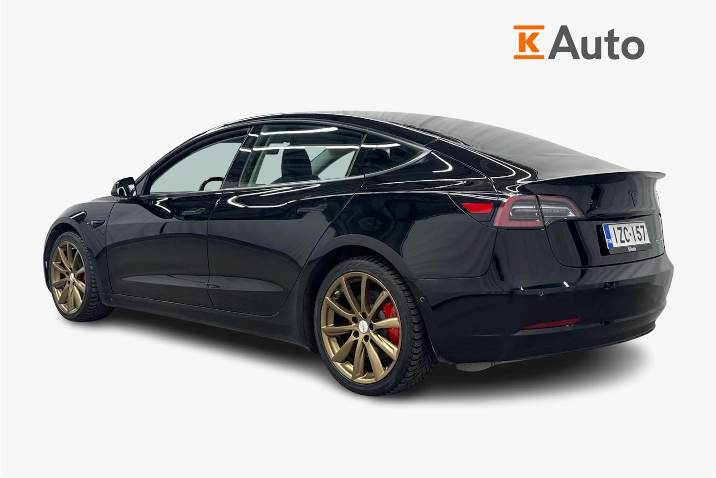Musta Tesla Model 3 2020 kuva 3.