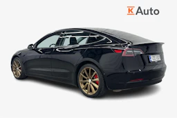 Musta Tesla Model 3 2020 kuva 3.