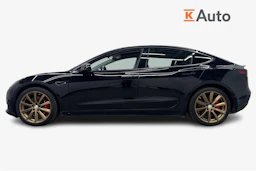 Musta Tesla Model 3 2020 kuva 7.