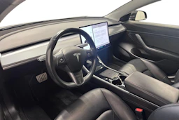 Musta Tesla Model 3 2020 kuva 8.