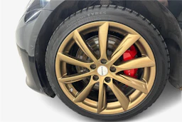 Musta Tesla Model 3 2020 kuva 12.
