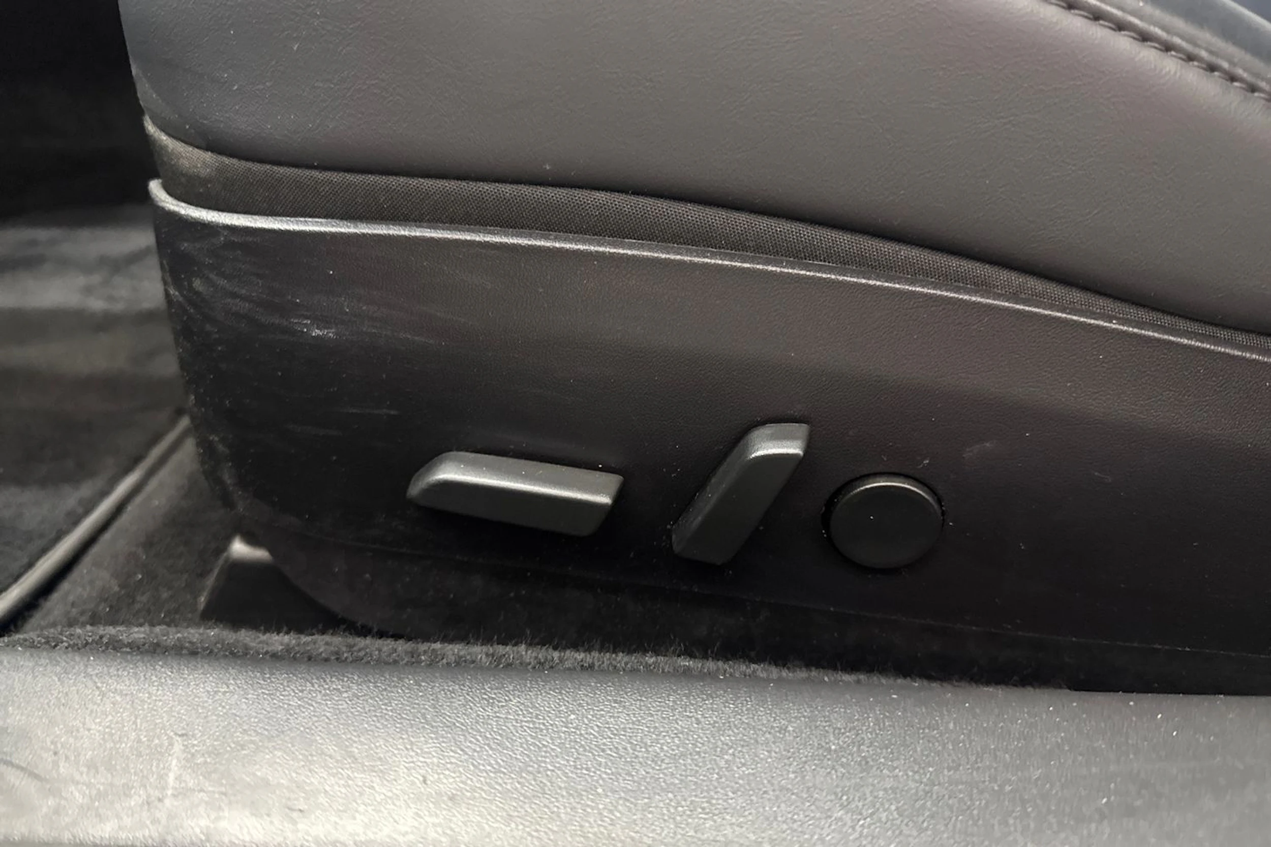 Musta Tesla Model 3 2020 kuva 18.
