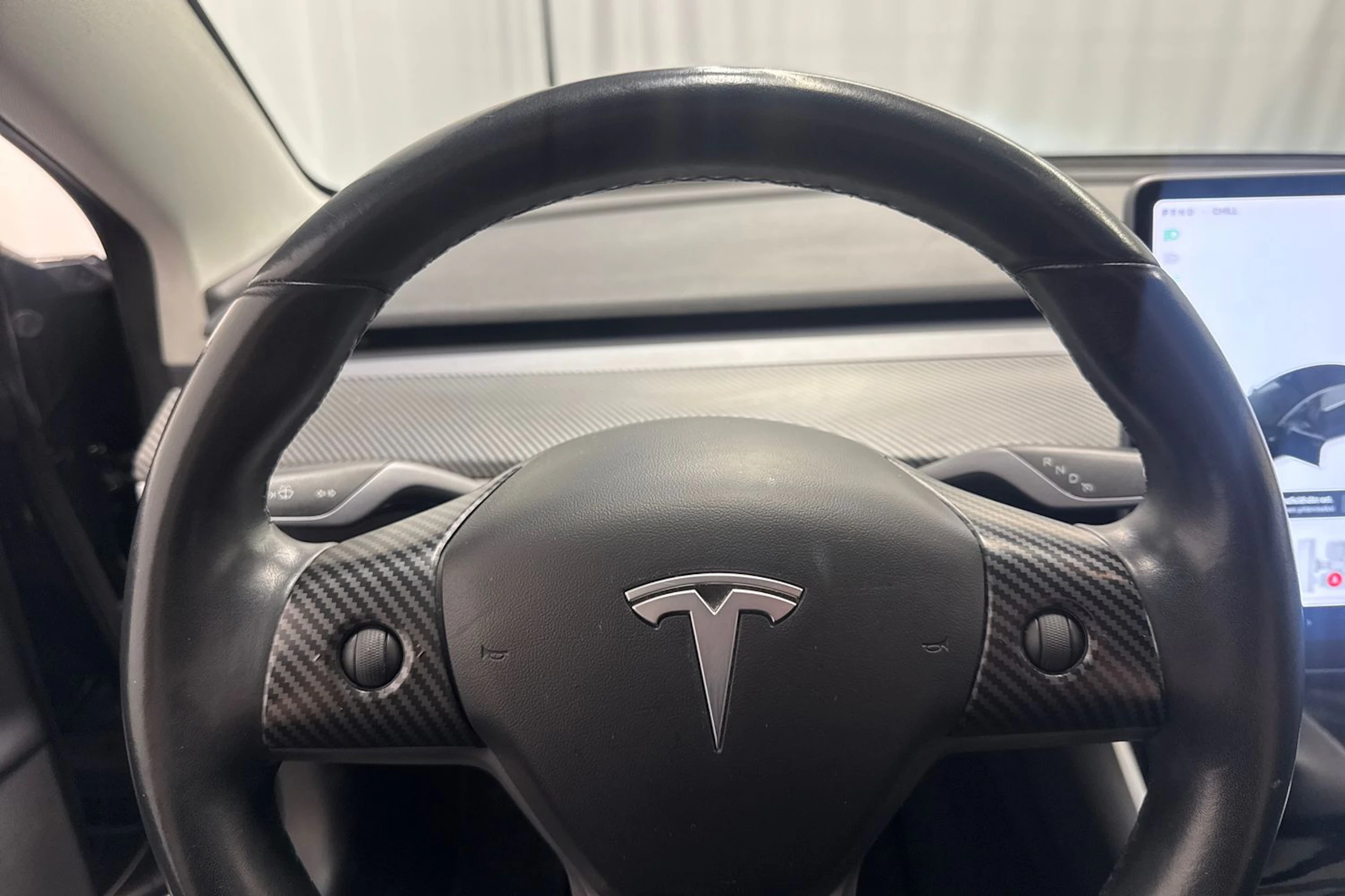 Musta Tesla Model 3 2020 kuva 20.