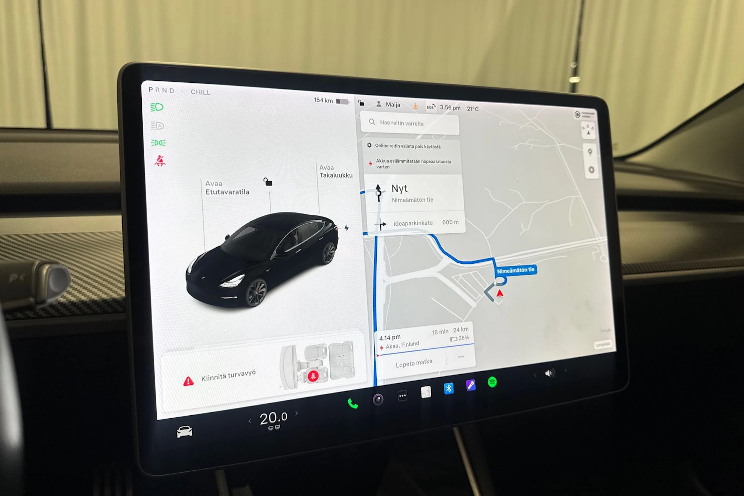 Musta Tesla Model 3 2020 kuva 21.