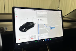 Musta Tesla Model 3 2020 kuva 21.